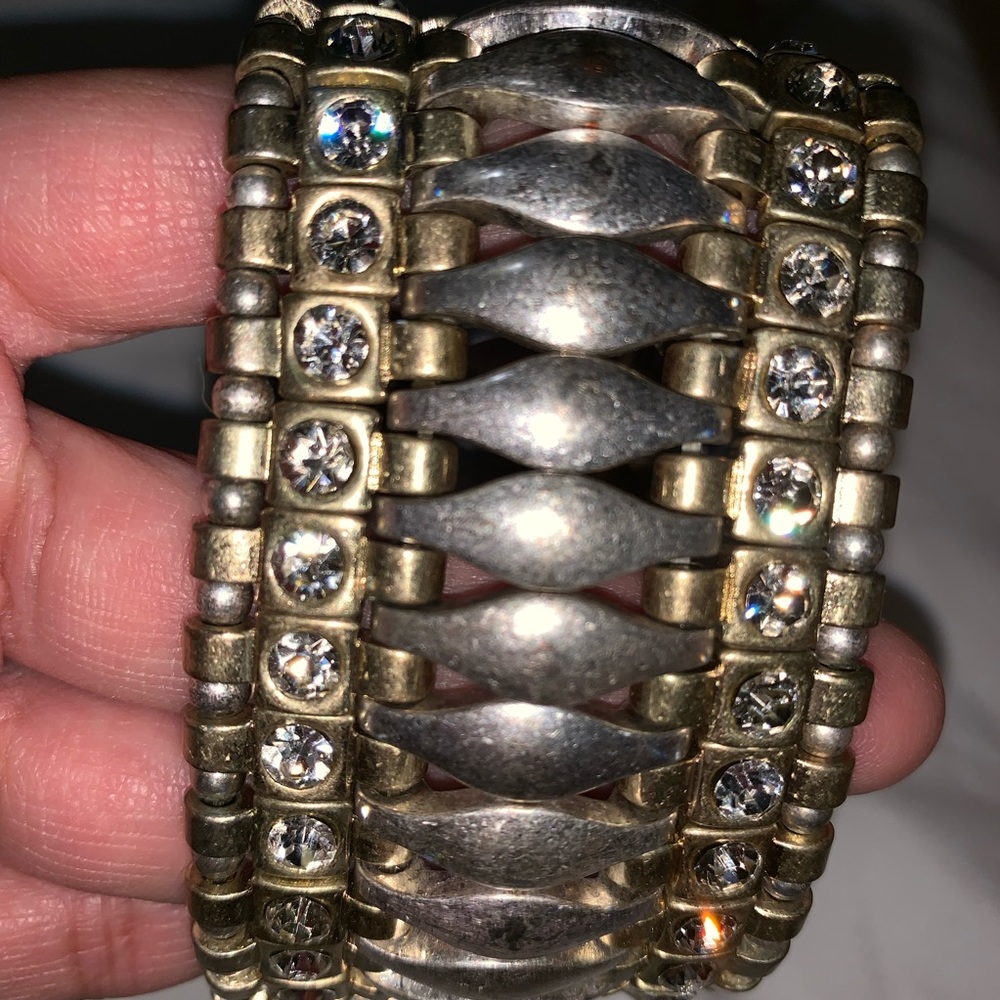 Silver stretchy bracelet with clear stone . - Picture 2 of 4